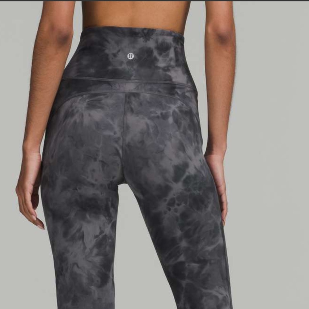 Lululemon Stylish Women's Black Tie-Dye Flare Pants size 6
